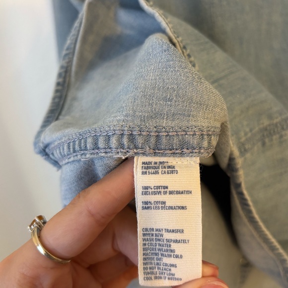 American Eagle Outfitters Chambray Denim Pearl Snap Button Down – Size Medium - Picture 7 of 7